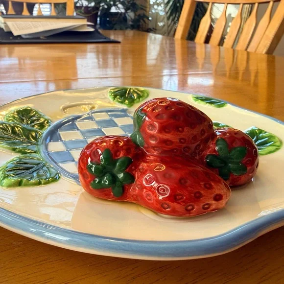 Fruit-Themed Ceramic Plates - Picture 5 of 9